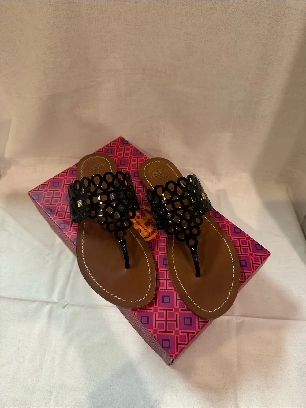Tory Burch Davy Laser Cut Thong Sandal Size 6.5